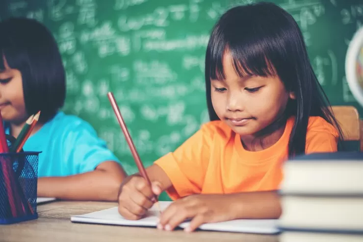 Sekolah dan Sunyi: Saatnya Mengajarkan Anak untuk Diam dan Mendengar